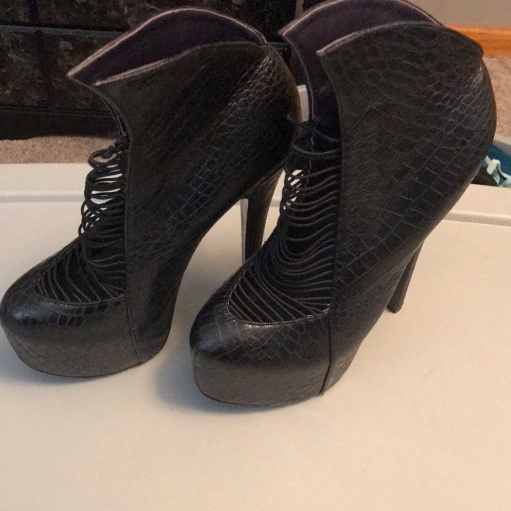 London Trash Purple Alligator Heels